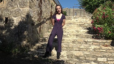 Discrète mais coquine, Amandine, 18ans, se lance !