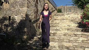 Discrète mais coquine, Amandine, 18ans, se lance !