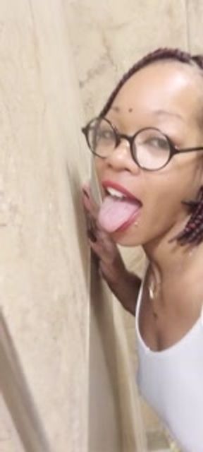 Uniqueen being disgusting peeing and then lickin all over the toilet and walls