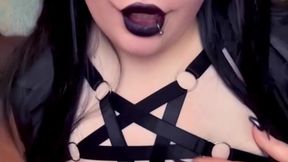 Step-hunk's BBC goes deep in goth girl's mouth during dirty JOI session