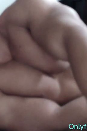 Bodybuilder Blows Massive Cumshot on Abs