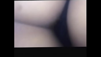 بنت عربيه اندر ايدج تعرض طيزها