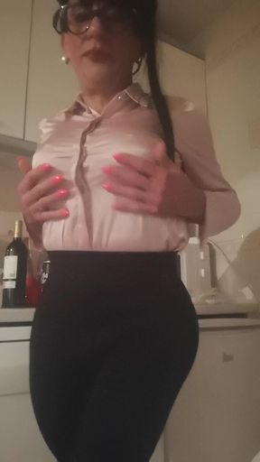 Crodreisser Excited with Satin Blouse Solit