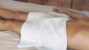 Asian masseuse gives sensual tug job with happy ending