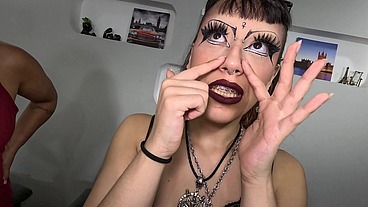 Fode Cast - Gótica, fetichista, fã de BDSM, adora ser submissa e degradada a Ninfeta dark do pornô