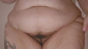 Princess Dampyrika is fresh out-of-the-shower, and adorning her entire body with oil