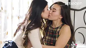 Cute Lesbians Learn How To Squirt Together With Chloe Temple, Kimmy Kimm And Louise Louellen