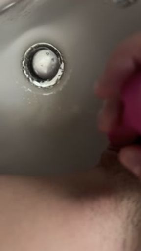 18 YEAR OLD SQUIRTS HARD INTO THE BIDET while SUCKING COCK! 100% true ITALIAN AMATEUR