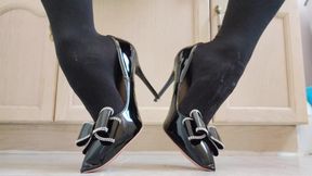 Cumming on my Patent Bow Heels - Part 2