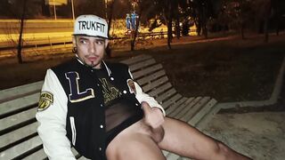 I MASTURBATE OFF AND JISM IN A PARK IN MADRID!!!!