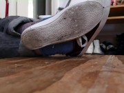 Vénère mes pieds pendant que je joue aux jeux vidéos (partie 2)