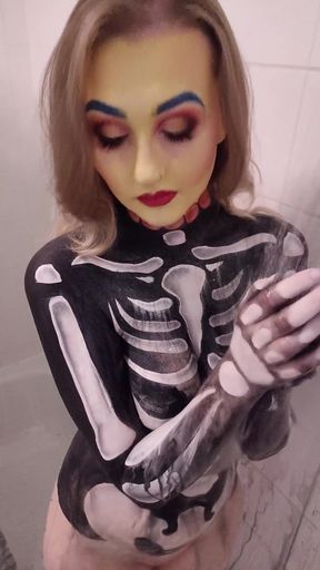Skeleton Bodypaint Shower & Tit Play