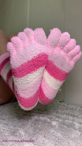 Cum to my dirty fuzzy socks 🧦 💦