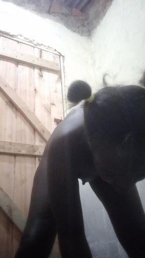 Kenyan Big Ass girl shaving and masturbating