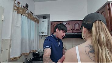 Step dad takes advantage of empty house for wild anal with round ass