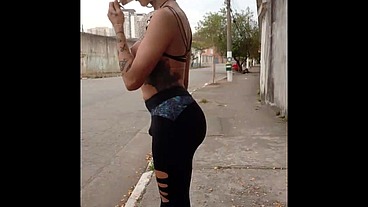 Sabrina Prezotte dando uma voltinha em uma das ruas de prostituiçao da Barra Funda em SP...