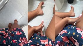 masturbada en el bano mientras mi padres estan en la cocina