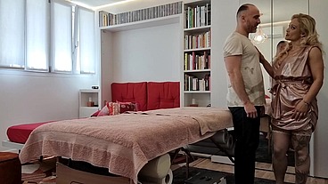 L'imprenditrice straniera a caccia dei cazzi italiani (con Mary Rider e Luca Borromeo)