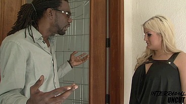 Big butt Pawg Julie Cash takes 12 inch Mandingo BBC