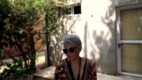le miente y lo engana al marido con el piletero , le llena la concha de leche y la deja embarazada