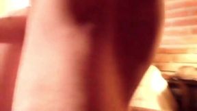 le miente y lo engana al marido con el piletero , le llena la concha de leche y la deja embarazada