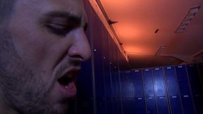 petage de fion d une lope dans les vestiaires - fighters - scene 1 - gaysight.com