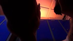 petage de fion d une lope dans les vestiaires - fighters - scene 1 - gaysight.com