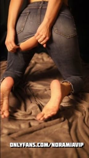 Piss in jeans and dildo play. OnlyFans preview. Pisanje u traperice i igranje s dildom by NoraMiavip