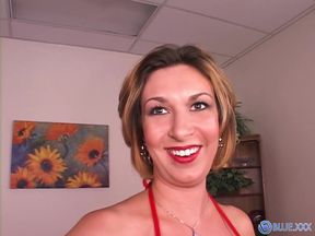 Amateur Roxanne Has a Perfect Pussy