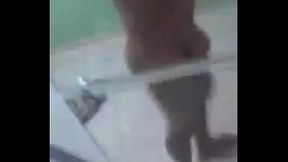 Garoto Novo Se Exibindo