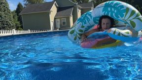 Sinking In The Shallow:Kandys Pool Float Fiasco