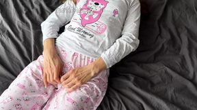 horny teen 18yo in pajama fingering pussy squirt and get cumshot from big cock