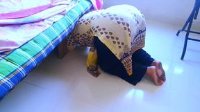 The boss fucks the maid trapped under the bed