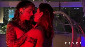 duas mulheres se amando de verdade com beijos de lingua apaixonados e dedos por toda parte. (dread hot e angelica morango)