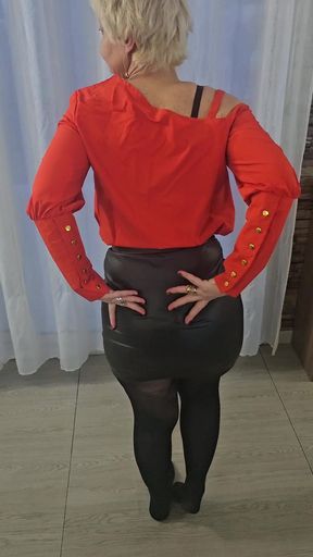 I Take off My Leather Skirt and Pantyhose to Show You My Big Ass