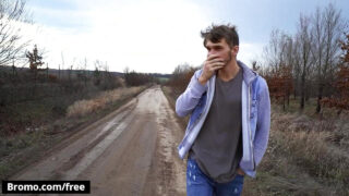 Blowjob, cumshot, handjob, bareback – pelacur gay bertato dengan penis besar melakukan hubungan seks anal