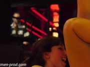 La super gnocca Sofia Bellucci si masturba live al Bergamo Sex 2023