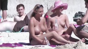Anna Wolick and Natalie Albright are enjoying posing naked on the beach