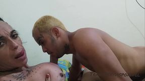 Playboy safadinho louco pra da o cuzinho e enrabado pela pica grande e grossa da boneca