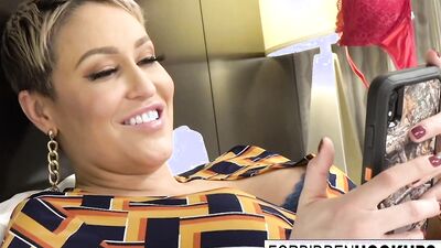 Vanna Bardot licks her stepmom Ryan Keely