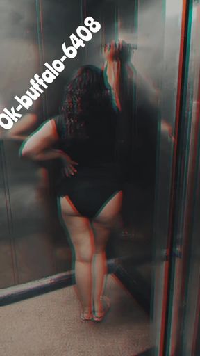 Curvy solo babe posing