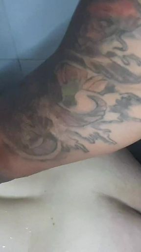 Follamos En La Ducha Mientras El Cornudo De Su Esposo Graba