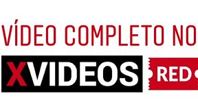 Futebolista come safada em cima da mesa de sinuca no bar