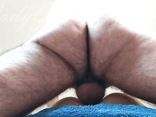 Scopa il mio culo, forte e in profondità e lo riempie di sborra! ???? Primo piano - Creampie anale