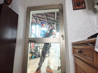Il corriere e la casalinga arrapata (cuckold)
