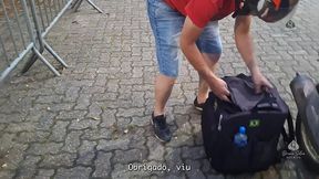 previa - um delivery para a esposa receber uma foda no mato sem camisinha