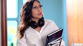 Stepsisters love lesbian porn - Joseline Kelly and Judy Jolie