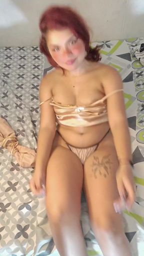 OnlyFans teen exposes her amateur side