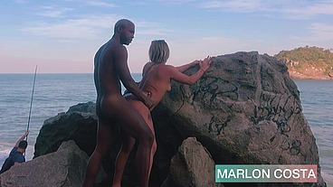 Levei A Safadinha Do Forró pra praia de nudismo no Rio de Janeiro e meti pau nessa gostosa