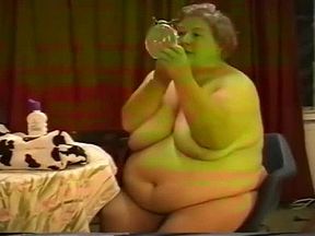 Bbw Daisy Masturbating